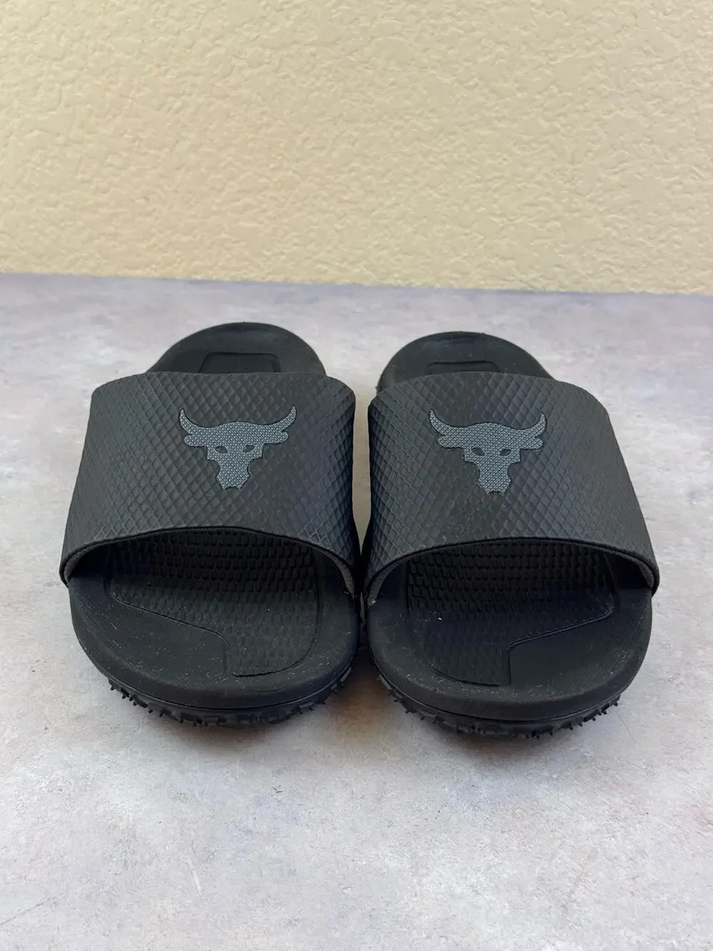 Under Armour Project Rock Slide Size 12 Men “Black Pitch Grey” 3025237-001